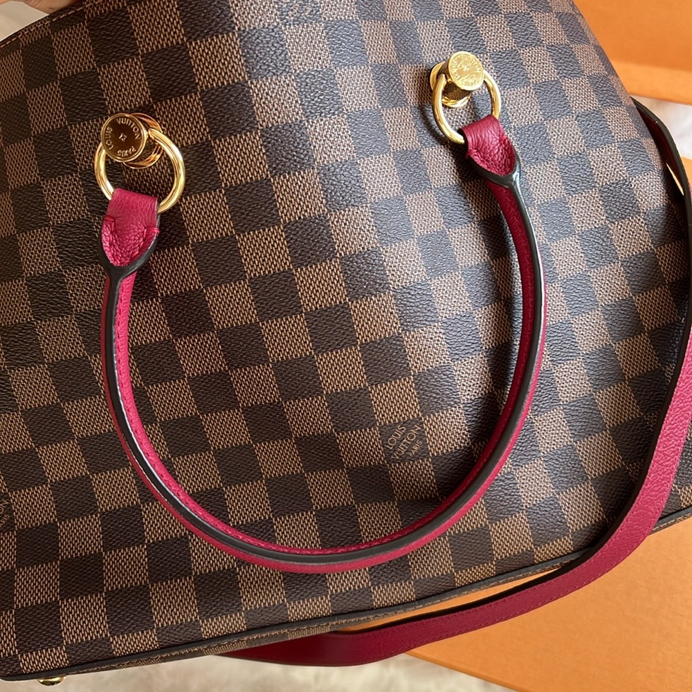 Louis Vuitton Riverside - Picture 5 of 9